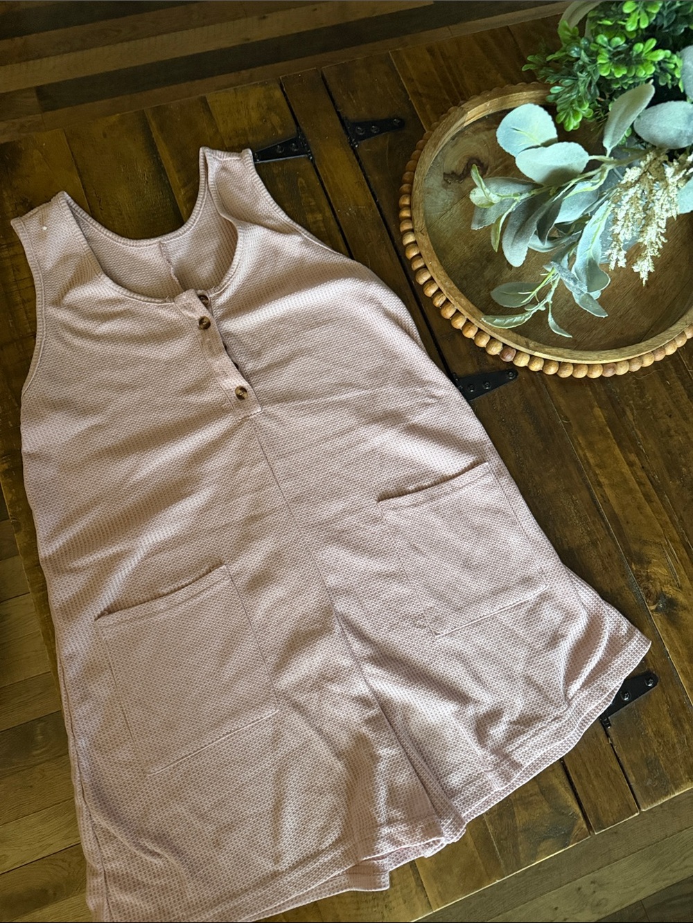 Women's Sleeveless Waffle Knit Pocket Tank - Light Mauve
